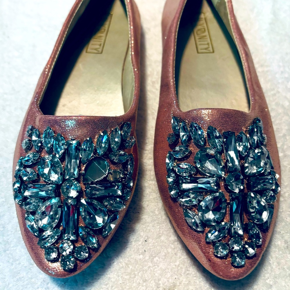 Brand New Stylish LILY VANITY Crystal Flats  - Size 9.5 USA / 41 EURO - Box 70
